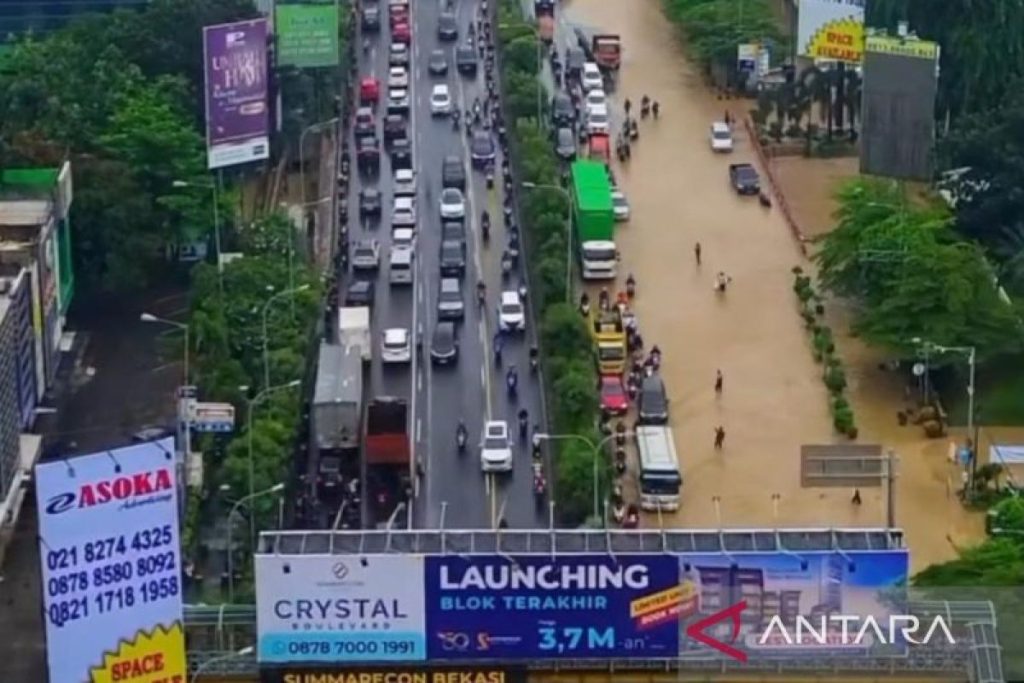 Banjir yang meluas melumpuhkan kegiatan publik: walikota bekasi