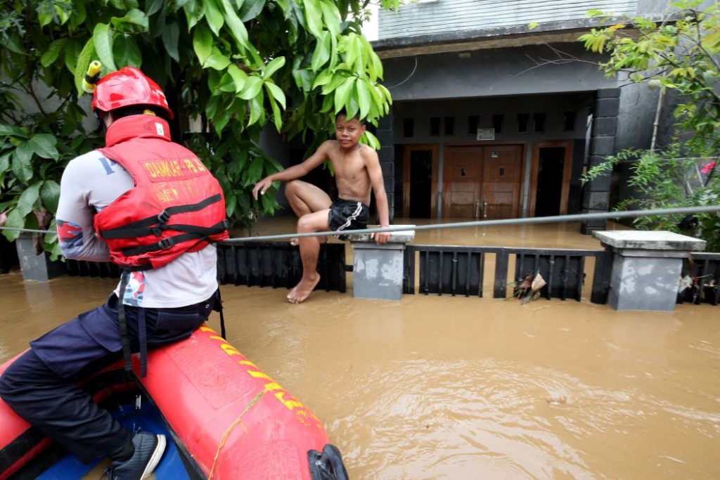 Bnpb pastikan Kecukupan Bantuan BUTTUK Ribuan Korban Banjir di Jakarta