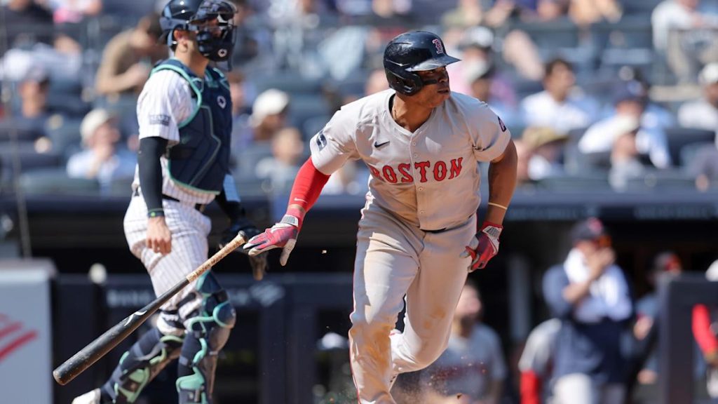 Boston’s Rafael Devers mengatakan dia belum siap untuk permainan, mendorong kembali debut pelatihan musim semi