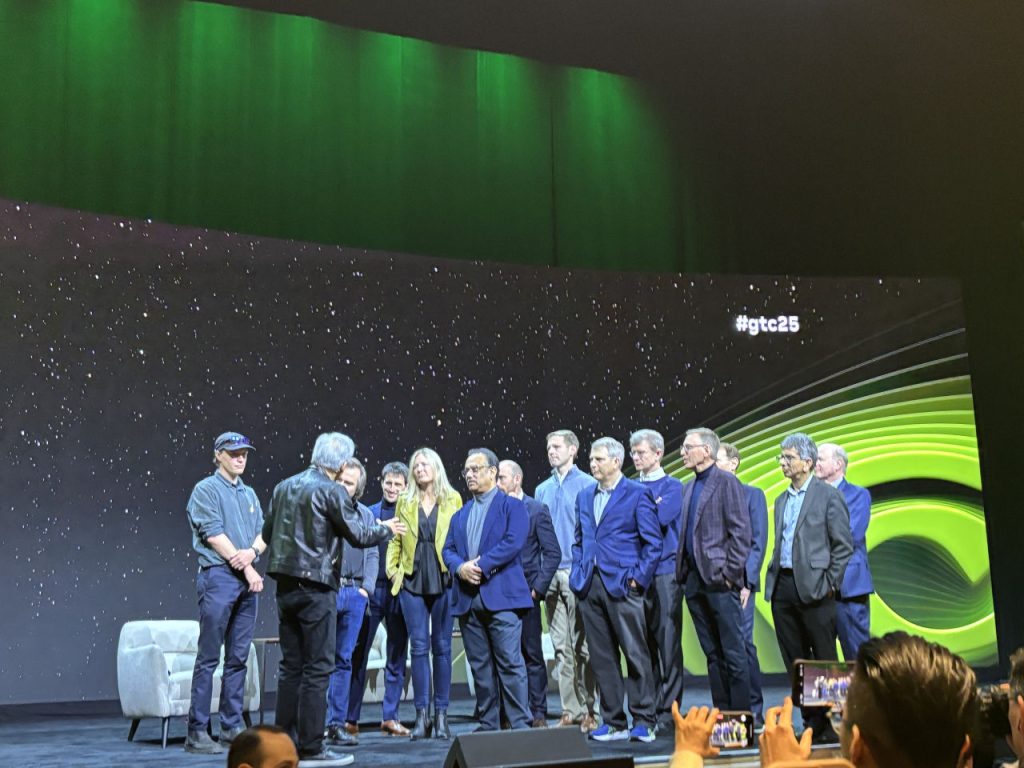 CEO NVIDIA Jensen Huang meminta maaf atas efek kuantumnya