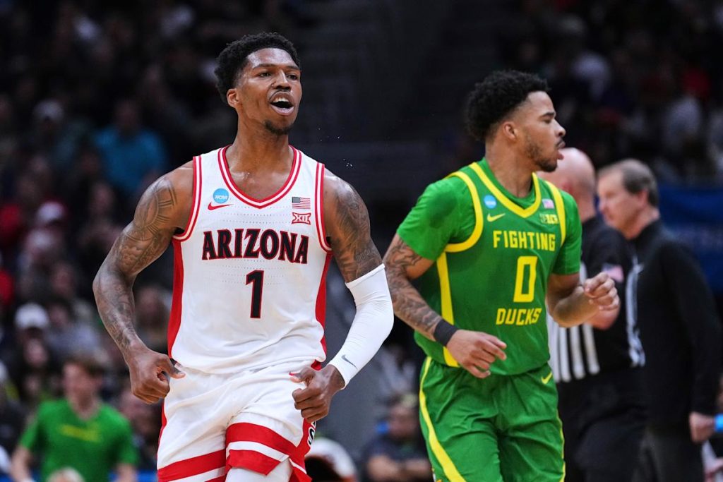 Caleb Love memimpin Arizona melewati Oregon 87-83 untuk membuat pertikaian dengan Duke di Maret Madness