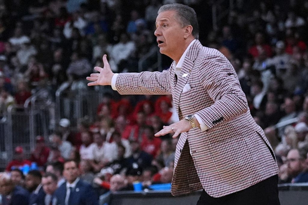 Calipari Guides Arkansas melewati Pitino, St. John’s 75-66 untuk perjalanan ke-16 ke semifinal regional