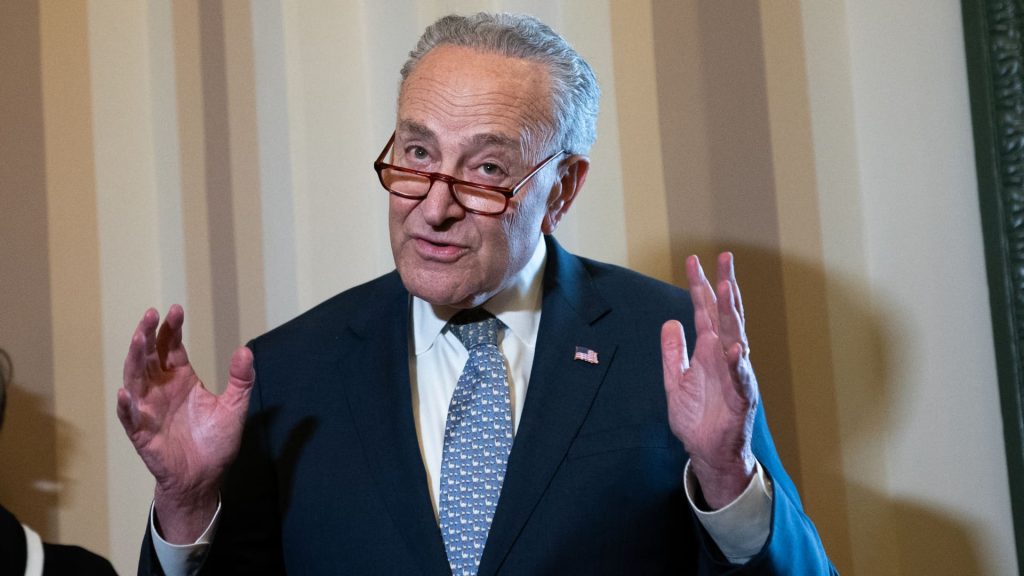 Chuck Schumer menolak panggilan untuk mundur sebagai pemimpin Demokrat Senat