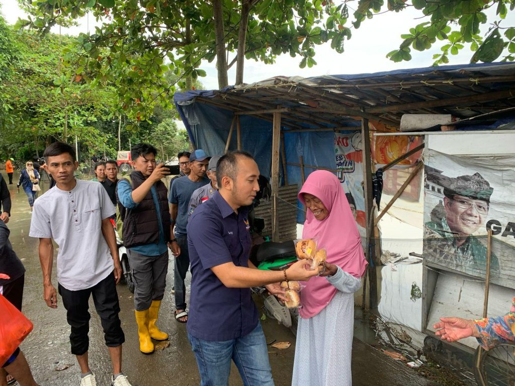 DPD NASDEM KARAWANG SALURKAN BANTUAN UNTUK Korban Banjir