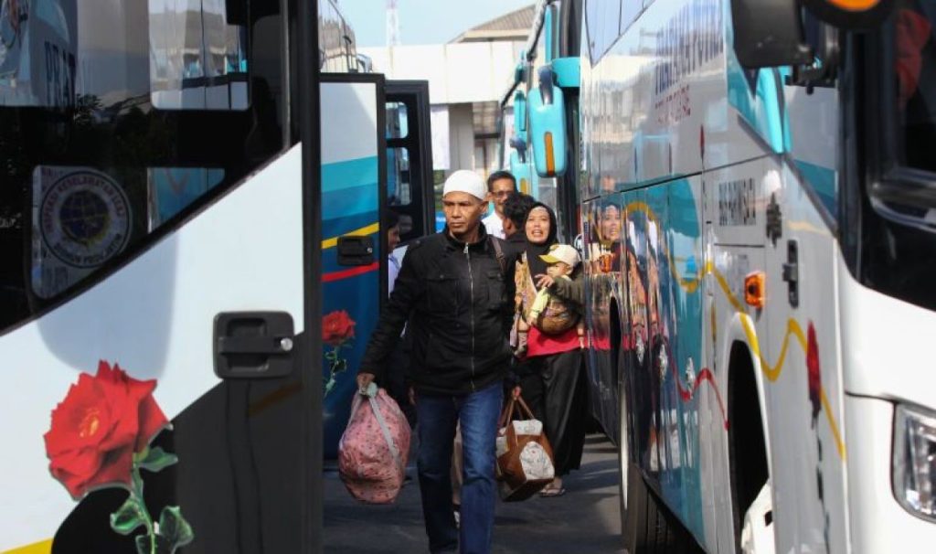 Dampak Efisiensi Kuota Mudik Gratis Anjlok, Jalan Rusak Terabaikan