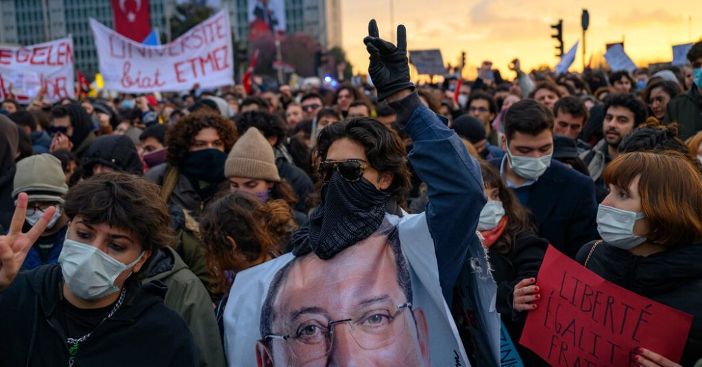 Di Turki, para kritikus Erdogan lihat Demokrasi Mengikis Setelah Penahanan Walikota Istanbul