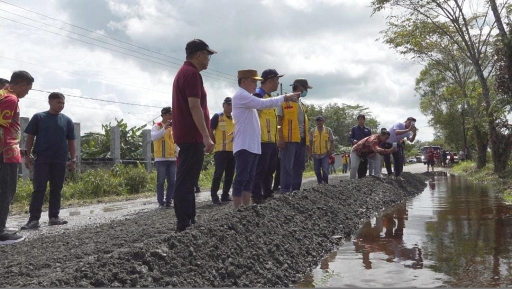 Gubernur Kalteng Tinjau Jalan Rusak, Pastikan Kelancaran Mudik