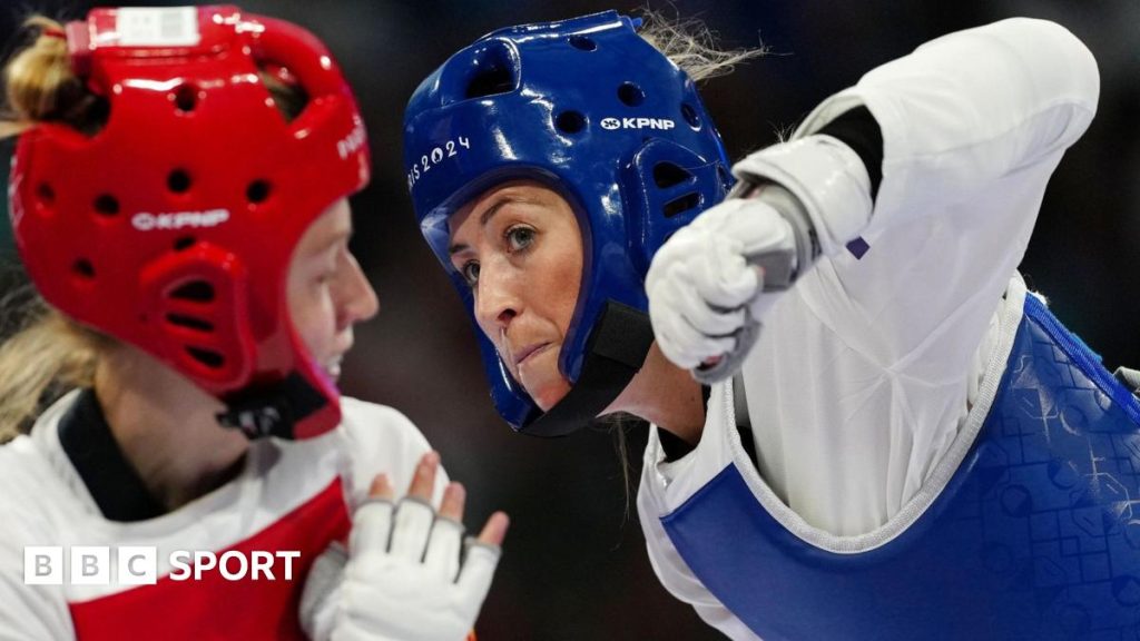 Jade Jones: Juara Olimpiade berhenti Taekwondo untuk mengejar tinju