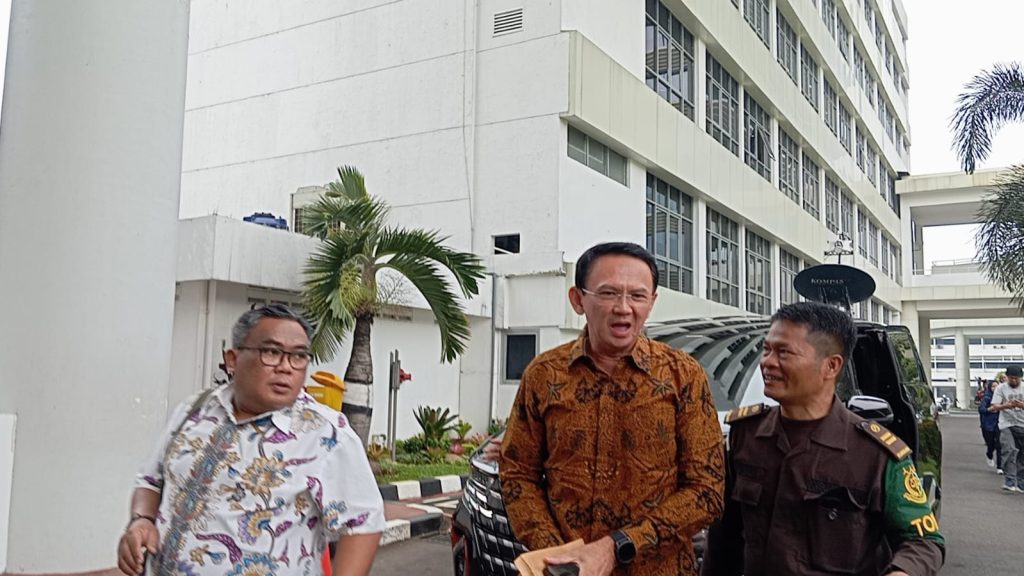 Jadi Saksi Kasus Korupsi Minyakina, Ahok Tiba Di Kejagung