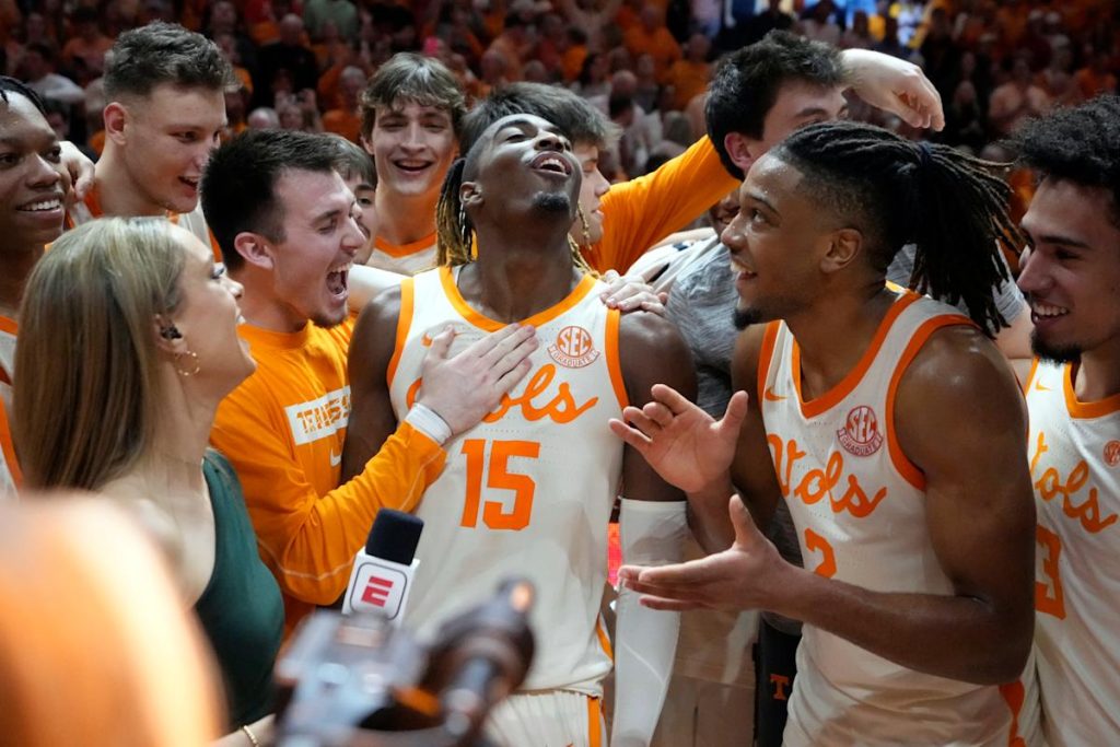 Jahmai Mashack’s Breating 3-pointer memberi Tennessee 79-76 menang atas Alabama