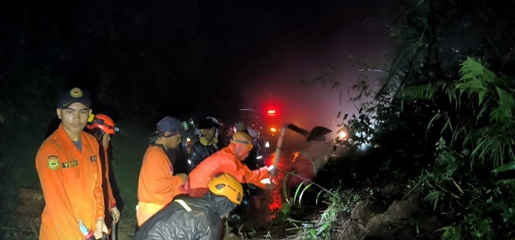 Jalan Provinsi Ruas Sawangan-Kaliwiro Terdampak Tanah Longsor, Lalu Lintas Terganggu