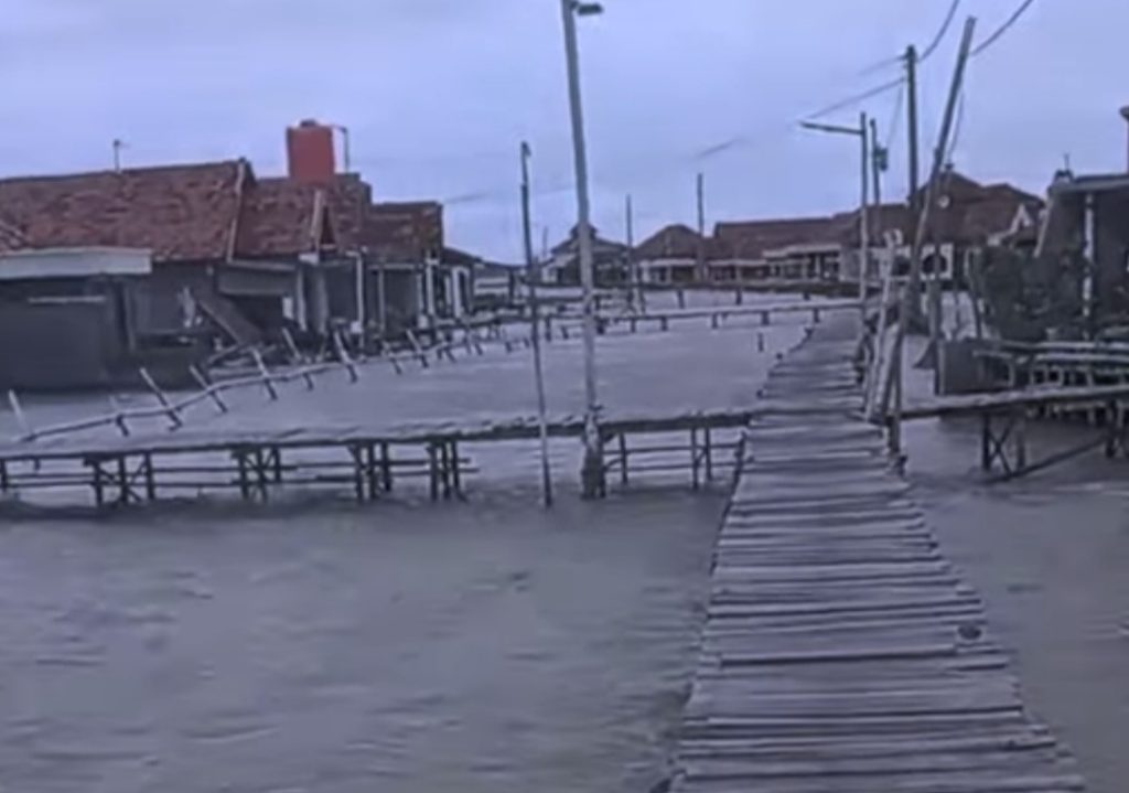 Jalani PUASA RAMADAN DENGAN BINLINANG AIR Mata DI ATAS BANJIR ROB