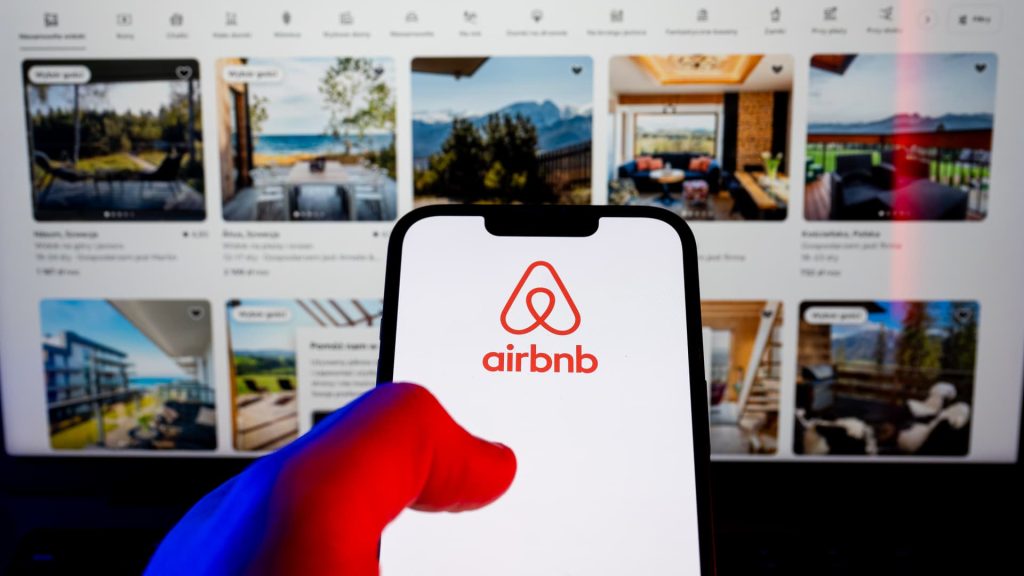 Jefferies meningkatkan Airbnb saat perusahaan perjalanan berkembang menjadi pengalaman