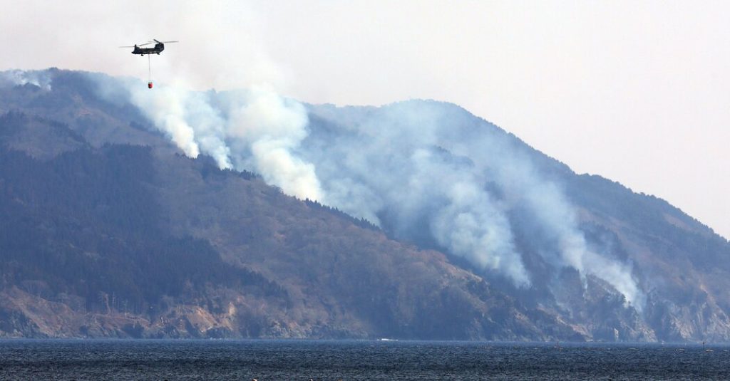 Jepang bertarung dengan api terbesar dalam lebih dari 30 tahun