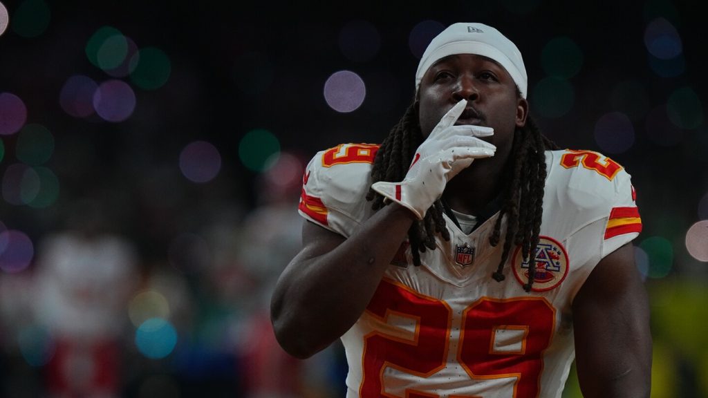 Kareem Hunt kembali ke Chiefs