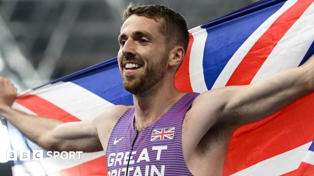 Kejuaraan Indoor Atletik Dunia: Neil Gourley & Hunter Bell Medali memenangkan GB untuk GB