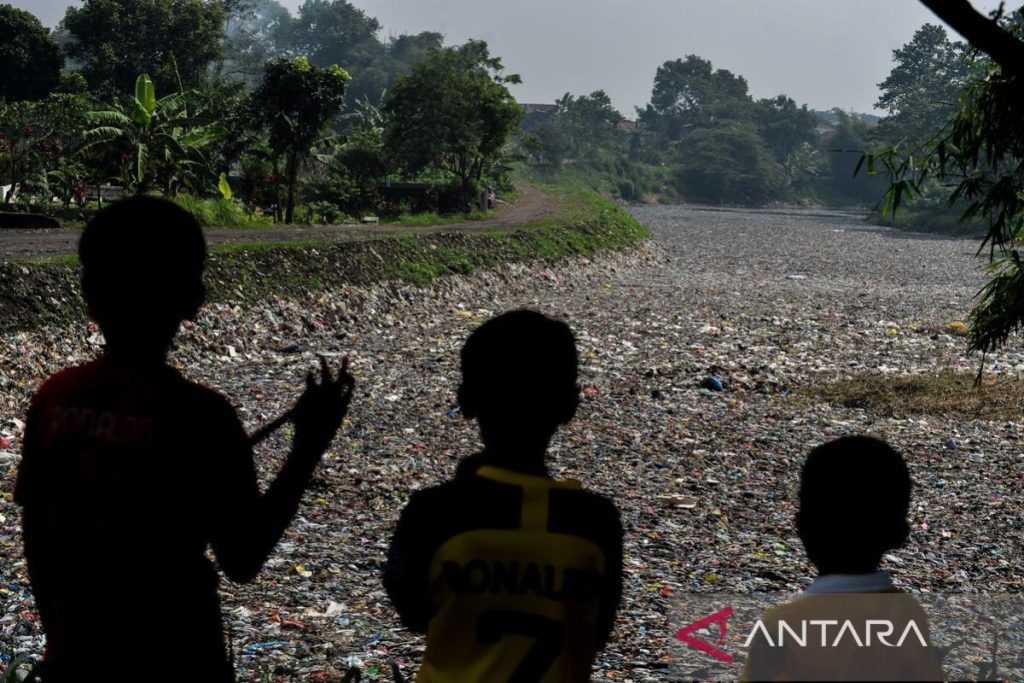 Kunci pendidikan untuk pengelolaan limbah, kata Menteri