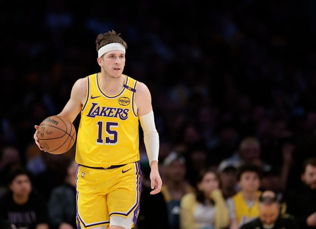 Lakers Dodge Bullet dengan Austin Reaves, yang sehari-hari setelah meninggalkan pertandingan dengan cedera betis