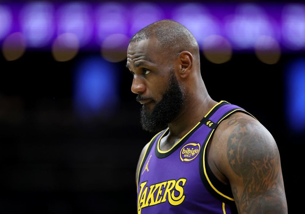 LeBron James diperkirakan akan kehilangan 1-2 minggu dengan ketegangan pangkal paha, akan dievaluasi kembali setelah istirahat 24 jam