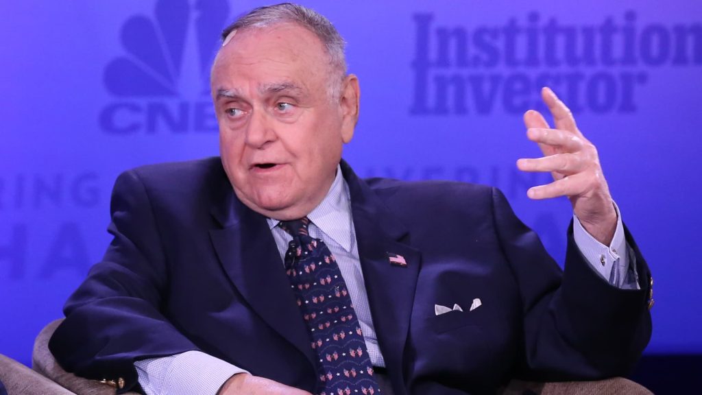 Leon Cooperman menjual kekuatan pasar dan memegang banyak uang tunai