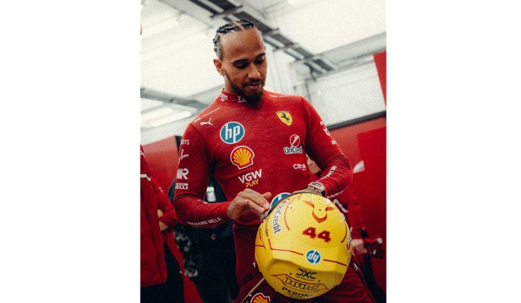 Lewis Hamilton Klaim Sebagai Pembalap Senior Terbaik