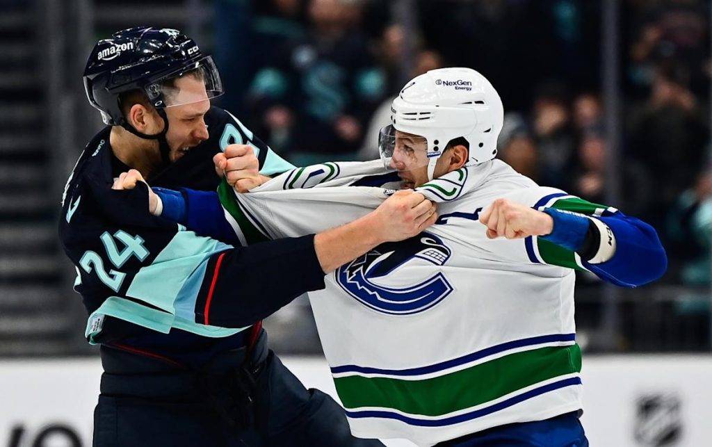 Mantan bek Vancouver Canucks Luke Schenn dan Brandon Tanev diperdagangkan ke Winnipeg