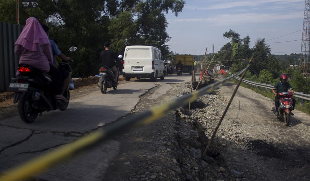 Mau Mudik Waspadai Jalur Cawang Hingga Karawang, Ada Jalan Berlubang Dan Pasar