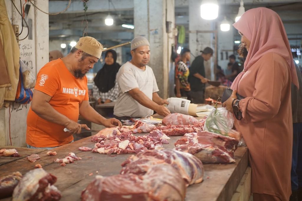 MenyAMBUT Bulan PUASA RAMADAN, DAGING DAN BUMBU RENDANG Laris MANIS