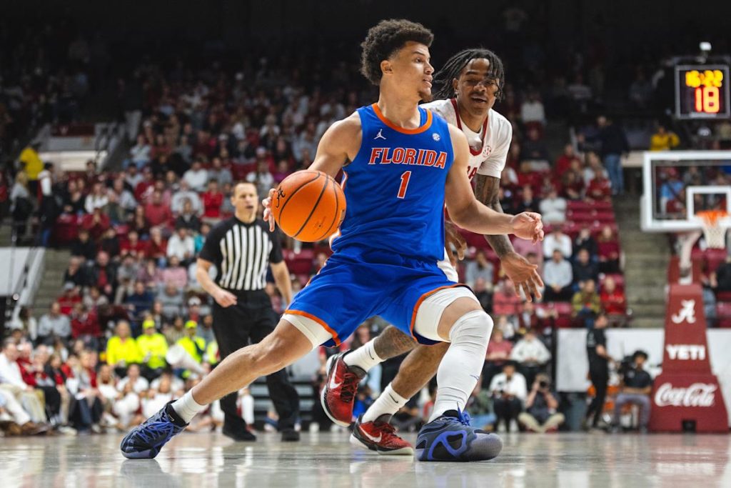 No. 5 Florida Spoils No. 7 Malam Senior Alabama, memperoleh leg dalam balapan untuk unggulan terakhir Turnamen NCAA Turnamen NCAA