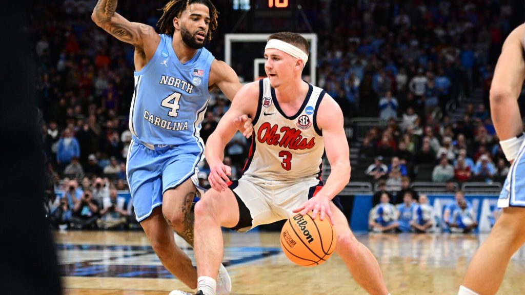 Ole Miss menahan comeback UNC yang panik untuk mengalahkan Tar Heels 71-64 di Turnamen NCAA