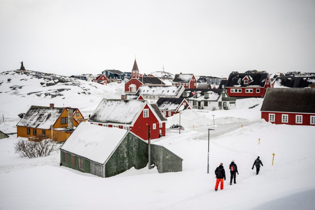 Orang Greenland memilih dalam pemilihan setelah ancaman pengambilalihan Trump