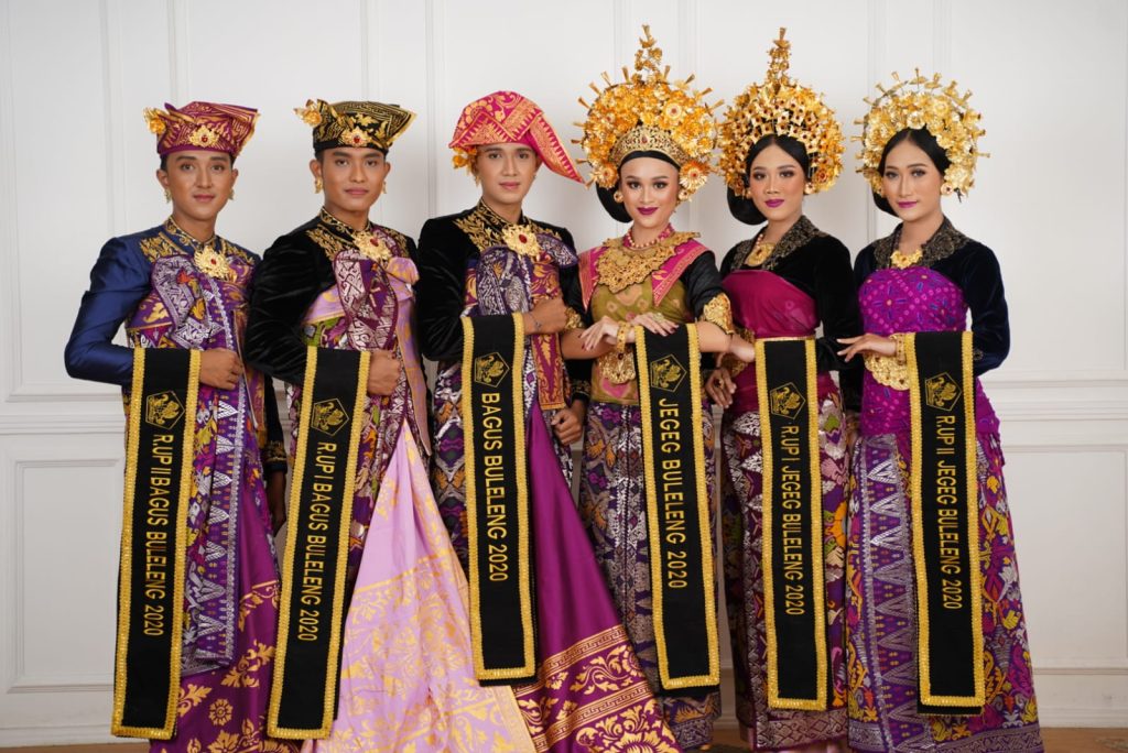 Pakaan Adat Bali Simbol Budaya Dan Keindahan