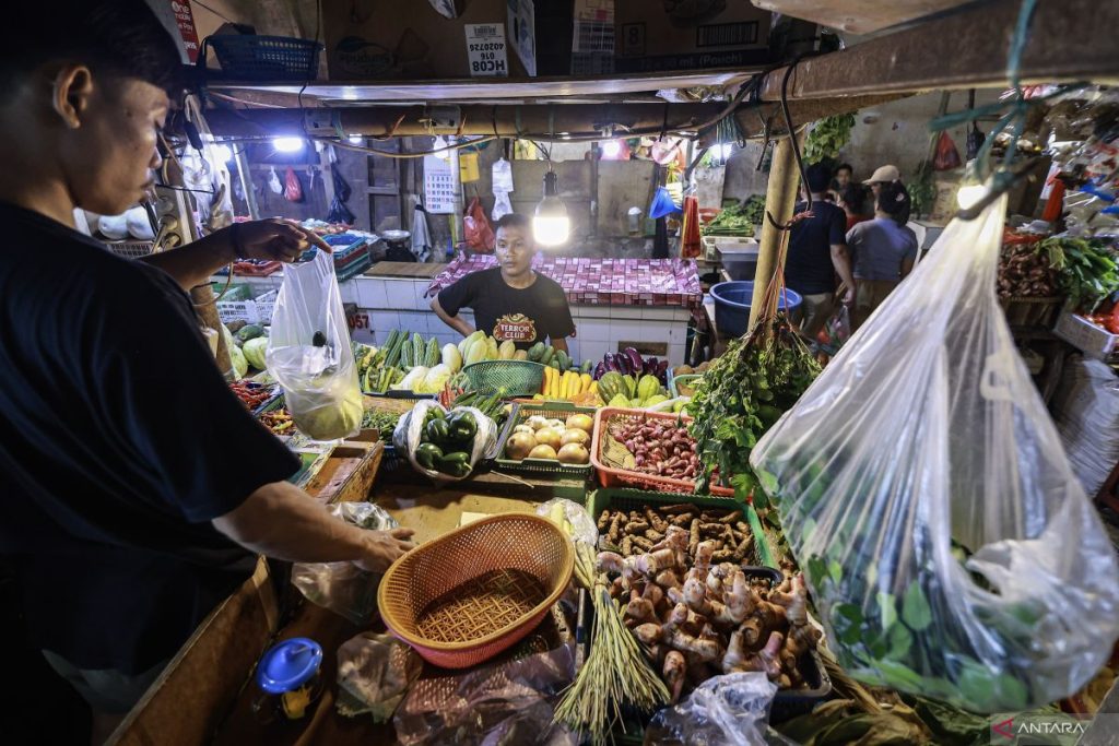 Pemerintah memastikan stabilitas harga di depan Idul Fitri dengan program makanan murah