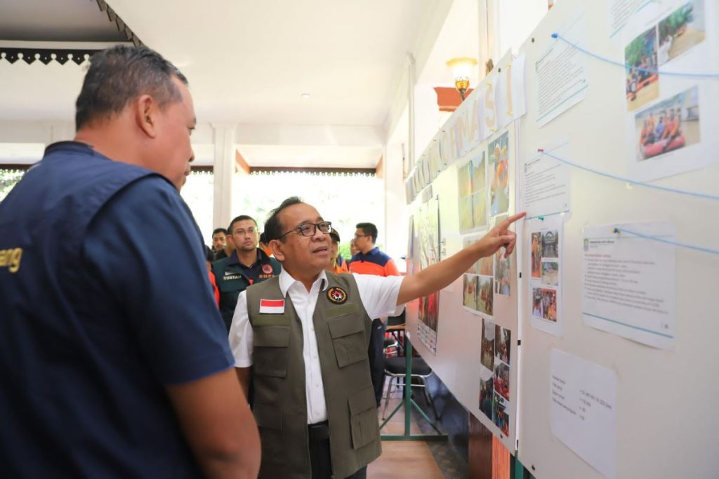 Pemerintah memulai upaya rehabilitasi di daerah yang dilanda banjir di Bekasi