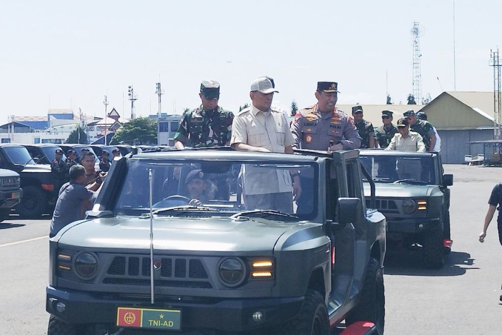 Pemerintah menugaskan kendaraan nasional Maung untuk petugas keamanan lintas tingkat