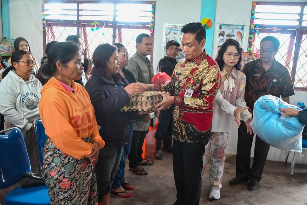 Pemkab Humbahas Salurkan Bantuan kepada Korban Bencana Angin Puting Beliung