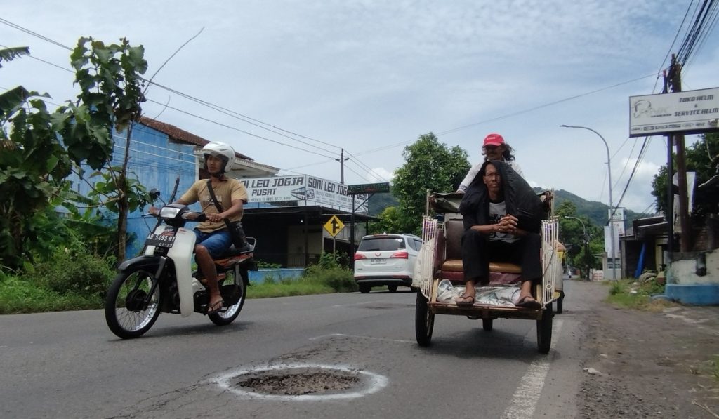 Pemudik Diminta Waspadai Jalan Rusak Dan Berlubang Di Wilayah Piyungan Yogyakarta