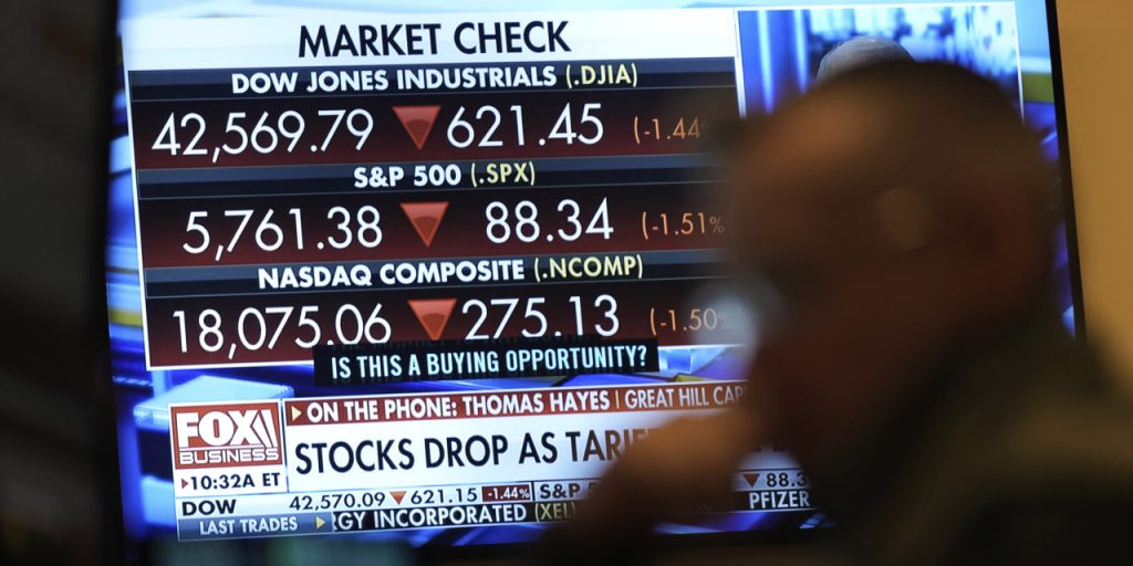 Perdagangan resesi kembali ke Wall Street