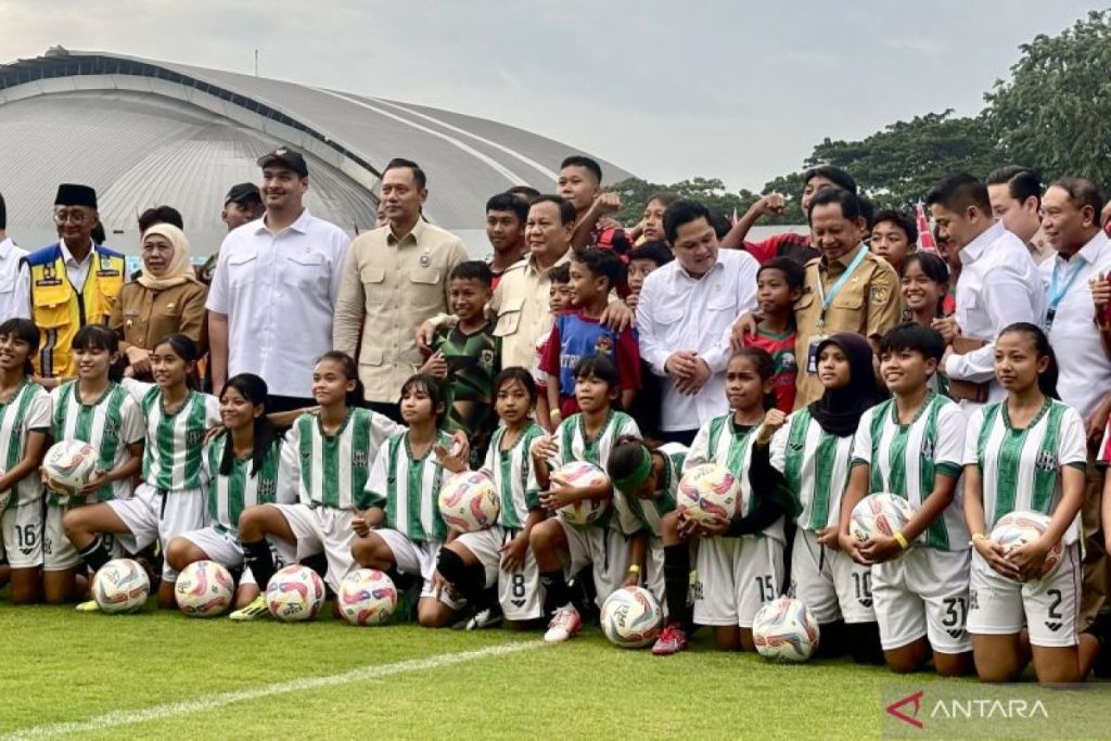 Presiden Prabowo meresmikan 17 stadion sepak bola di seluruh Indonesia