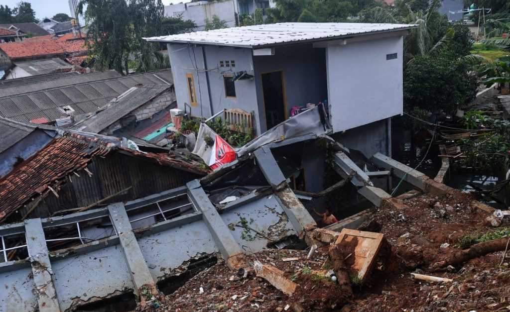 Rano Karno Masalah Tanah Longsor Harus Ditangani Cepat