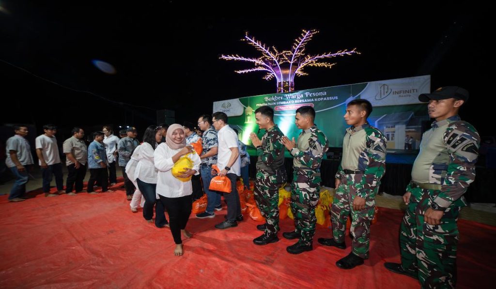 Ratusan Warga Terima Paket Sembako Persiapan Lebaran