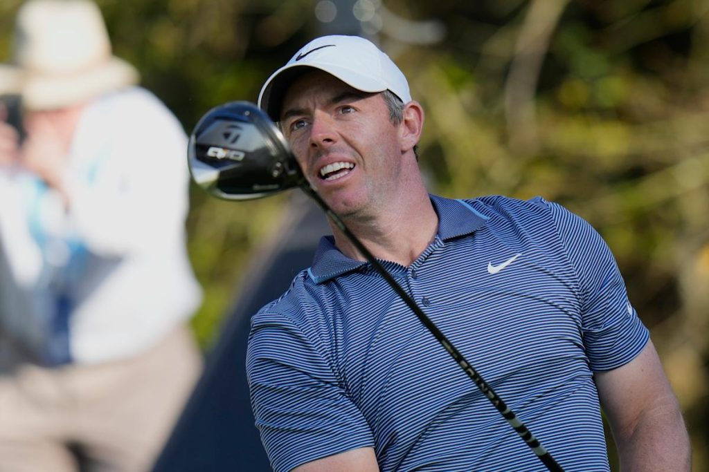 Rory McIlroy Mum di video dia mengambil telepon dari pemain University of Texas yang mencela dia