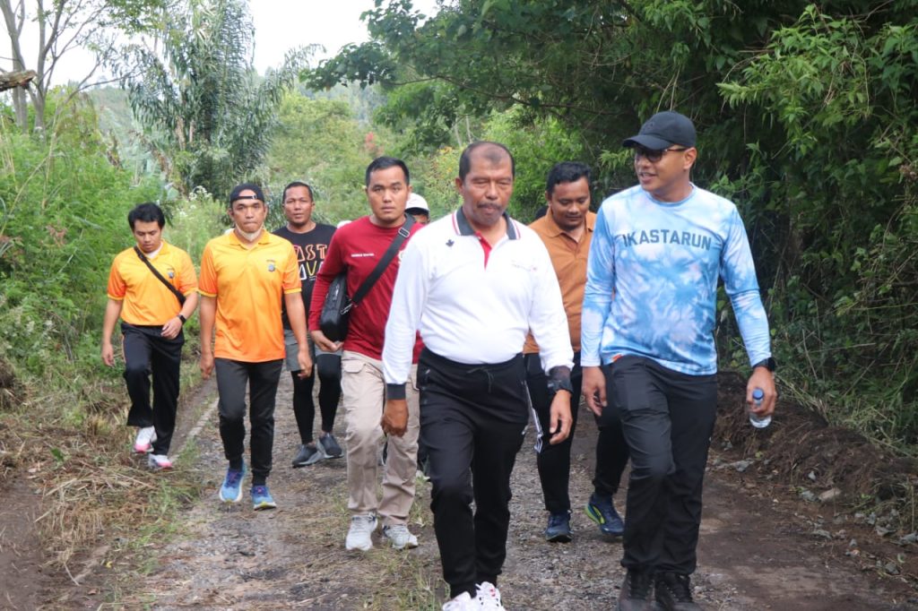 SAMBUT HUT KE- 26, FORKOPIMDA TOBA JALAN SANTAI KE PUNCAK DOLOK TOLONG