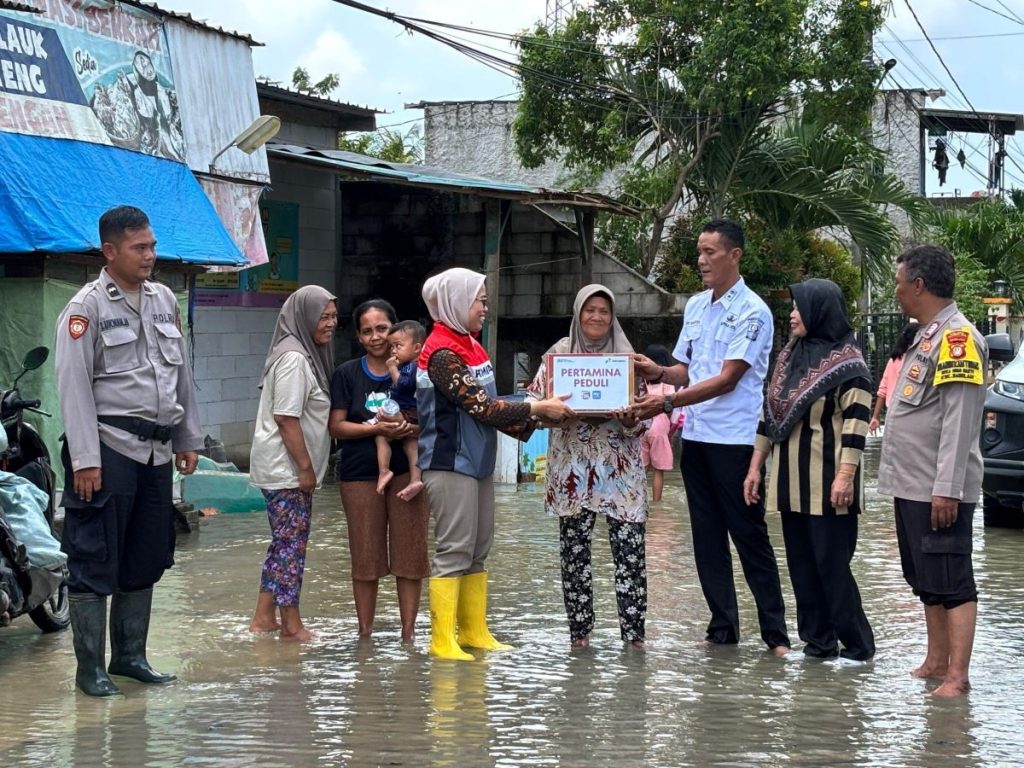 Salurkan Bantuan Bagi 720 Kepala Keluarga Terdampak Banjir di Kabupaten Bekasi