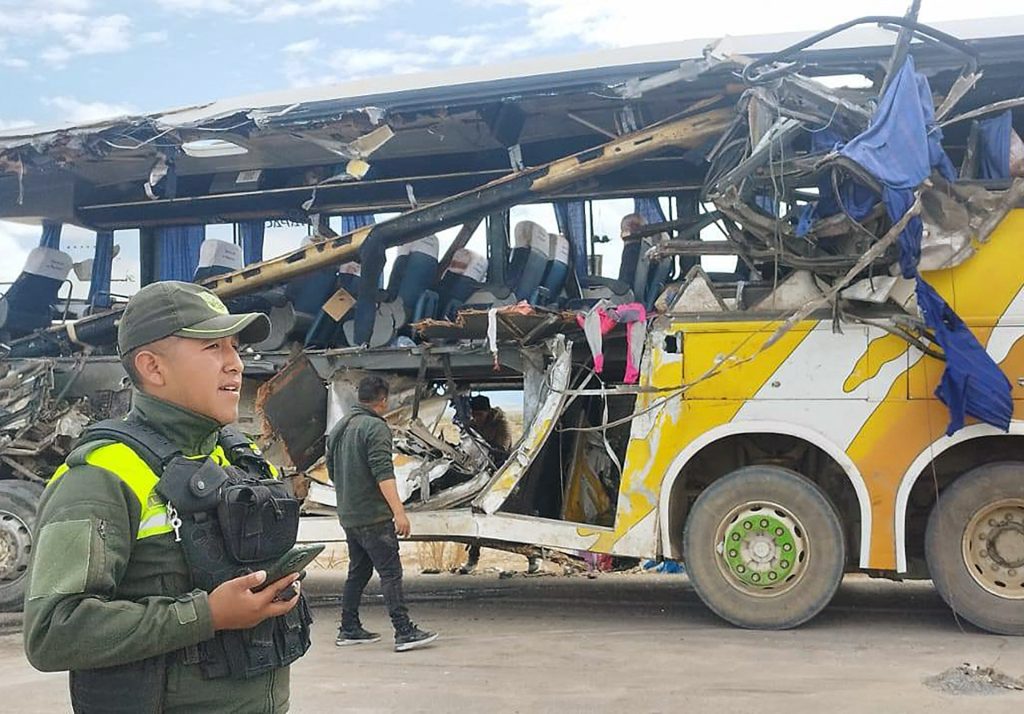 Setidaknya 37 orang terbunuh dan 39 terluka ketika dua bus bertabrakan di Bolivia | Berita