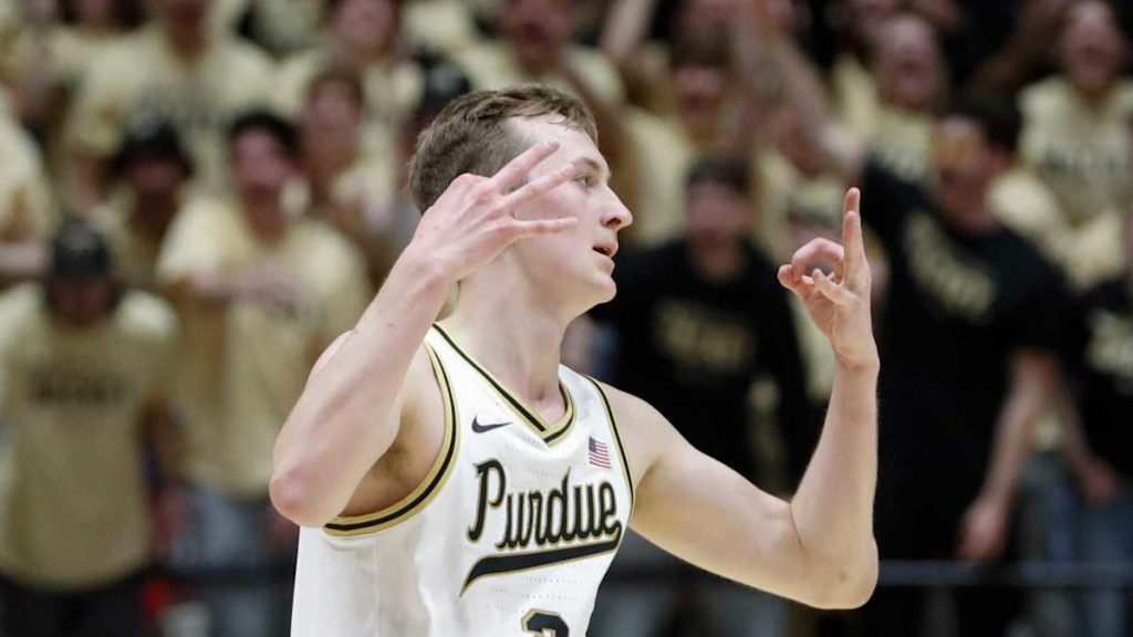 Skor Kaufman-Renn 29, Smith menambahkan 23 sebagai No. 20 Purdue Beats UCLA 76-66 untuk mengakhiri skid empat pertandingan