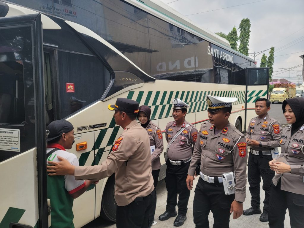 Sosialisasi Mudik Aman Keluarga Nyaman DIlakukan Jajaran Polres Majalengka