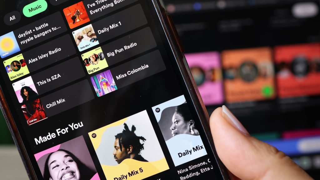 Spotify mengatakan itu membayar hampir 1.500 seniman $ 1 juta atau lebih pada tahun 2024