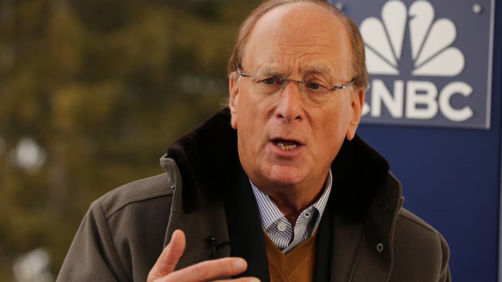 Tonton CEO BlackRock Larry Fink Speak Live Setelah Kesepakatan untuk Membeli Port Panama