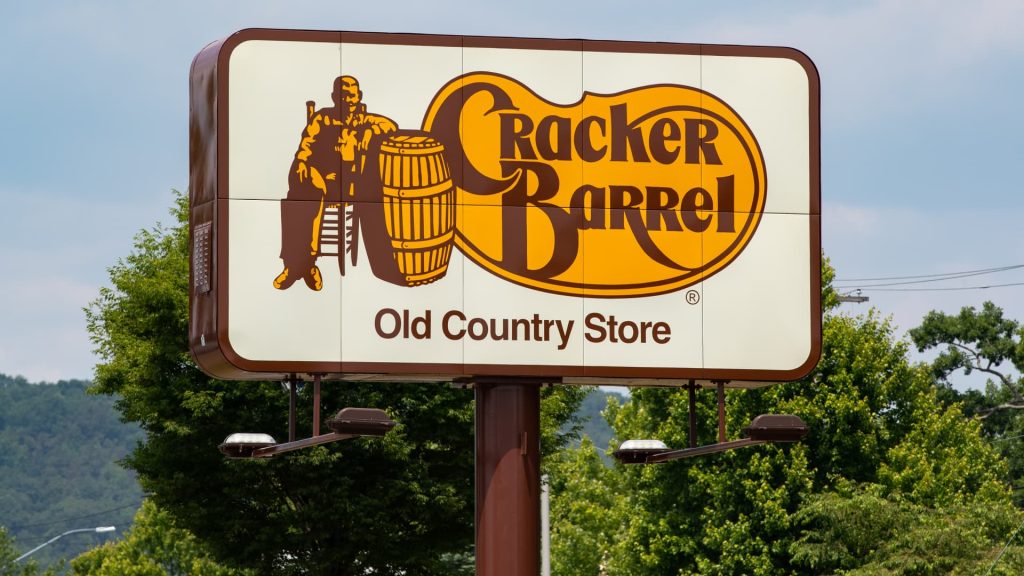 Truist Upgrade Cracker Barrel Untuk Dibeli, Didorong oleh Upaya Turnaround Restoran